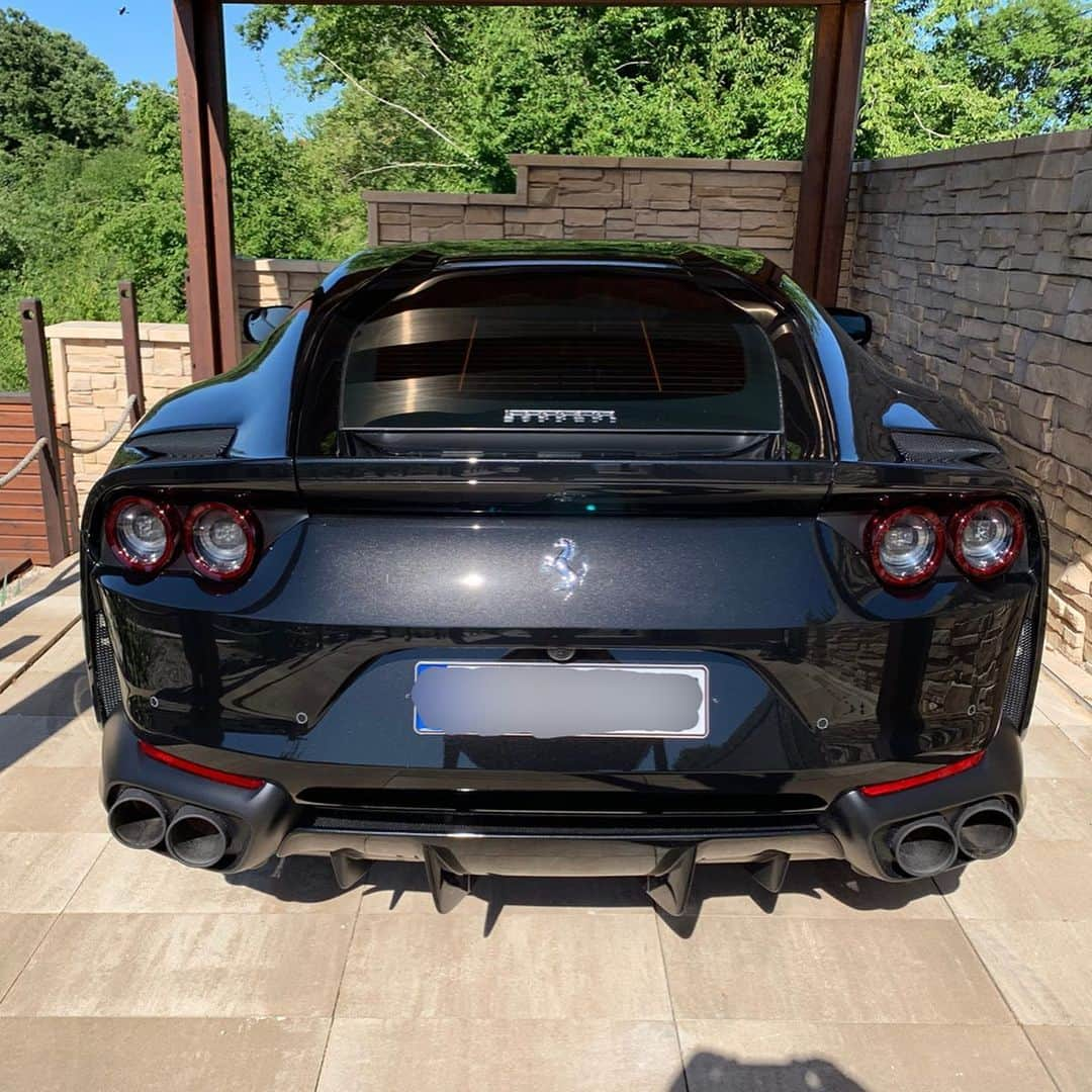 デヤン・ロヴレンさんのインスタグラム写真 - (デヤン・ロヴレンInstagram)「Bought myself a Ferrari before my 30th Birthday 😁😎👌🏻 #ferrari #812superfast」7月9日 3時17分 - dejanlovren06