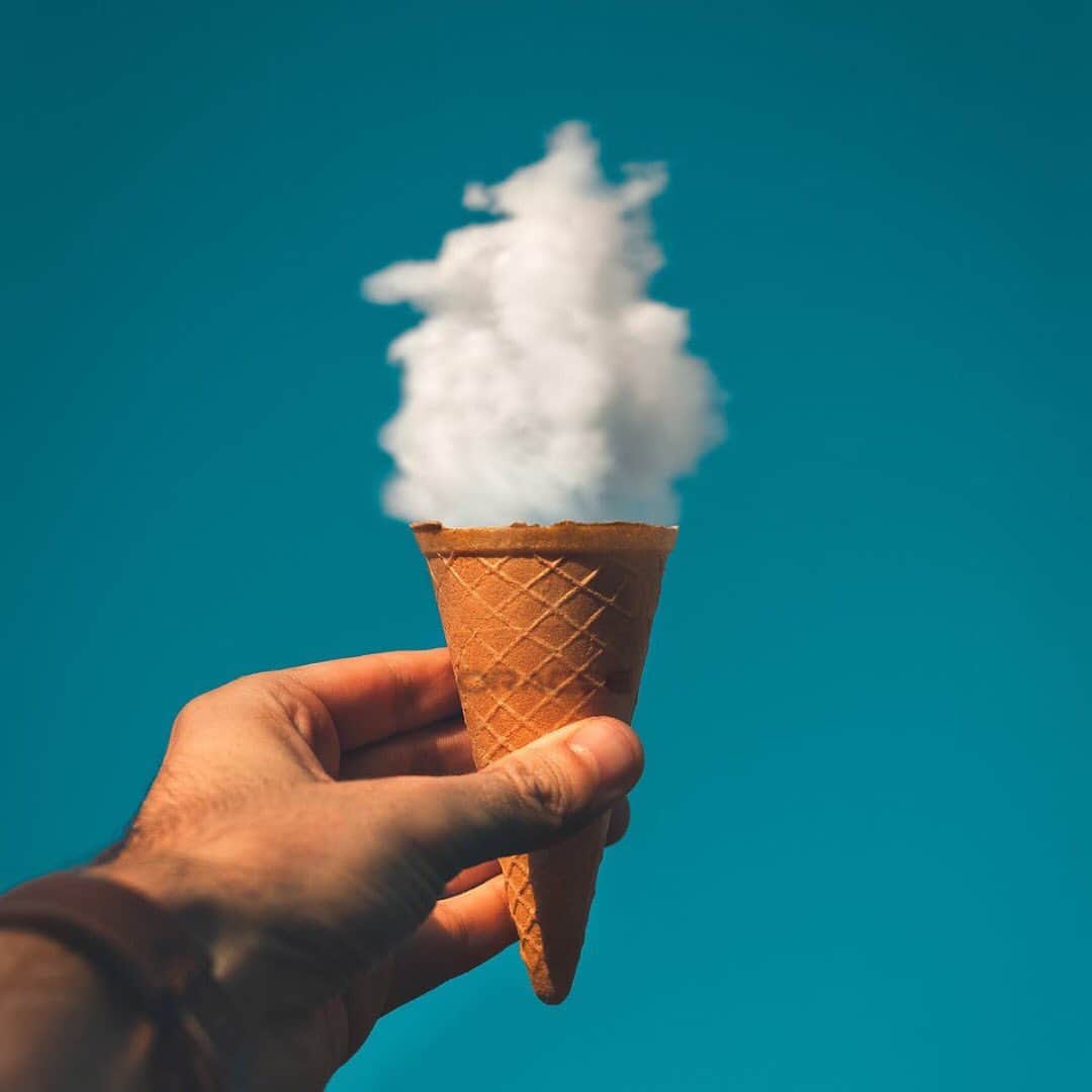 Oracle Corp. （オラクル）さんのインスタグラム写真 - (Oracle Corp. （オラクル）Instagram)「🍦On National Ice-cream Sundae Day, treat yourself to the Oracle Cloud! Whatever flavor your business prefers, the Oracle Cloud will serve up reliability and unmatched security for your data. #cloud #ai #data #icecream」7月9日 3時09分 - oracle