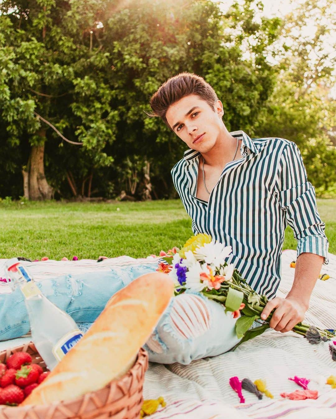 Brent Riveraさんのインスタグラム写真 - (Brent RiveraInstagram)「Wanna go on a picnic?😊」7月9日 3時11分 - brentrivera