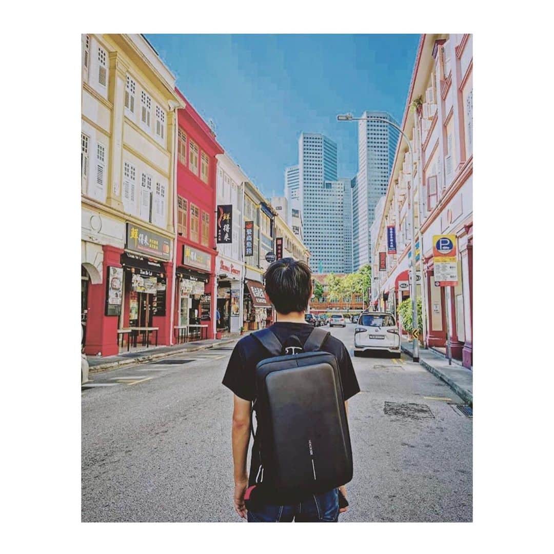 XD Designさんのインスタグラム写真 - (XD DesignInstagram)「Out and about with The Bobby Bizz in #Singapore ✌️by @stuartyong • • • • #xddesign #bobbybizz #bobbybackpack #xddesignbobby #antitheftbag #antitheftbackpack #travelers #bobbybag #packandgo #travellifestyle #travelgear #businessbackpack #asiatravel #outforawalk #singapore_insta #photooftheday #journey #globetrotter #modernnomad #keepexploring #outandabout #travelcommunity #gotyourback #digitalnomad #doyoutravel #thetraveltag #passportlife #travelbuddy #citywandering」7月9日 3時13分 - xddesign