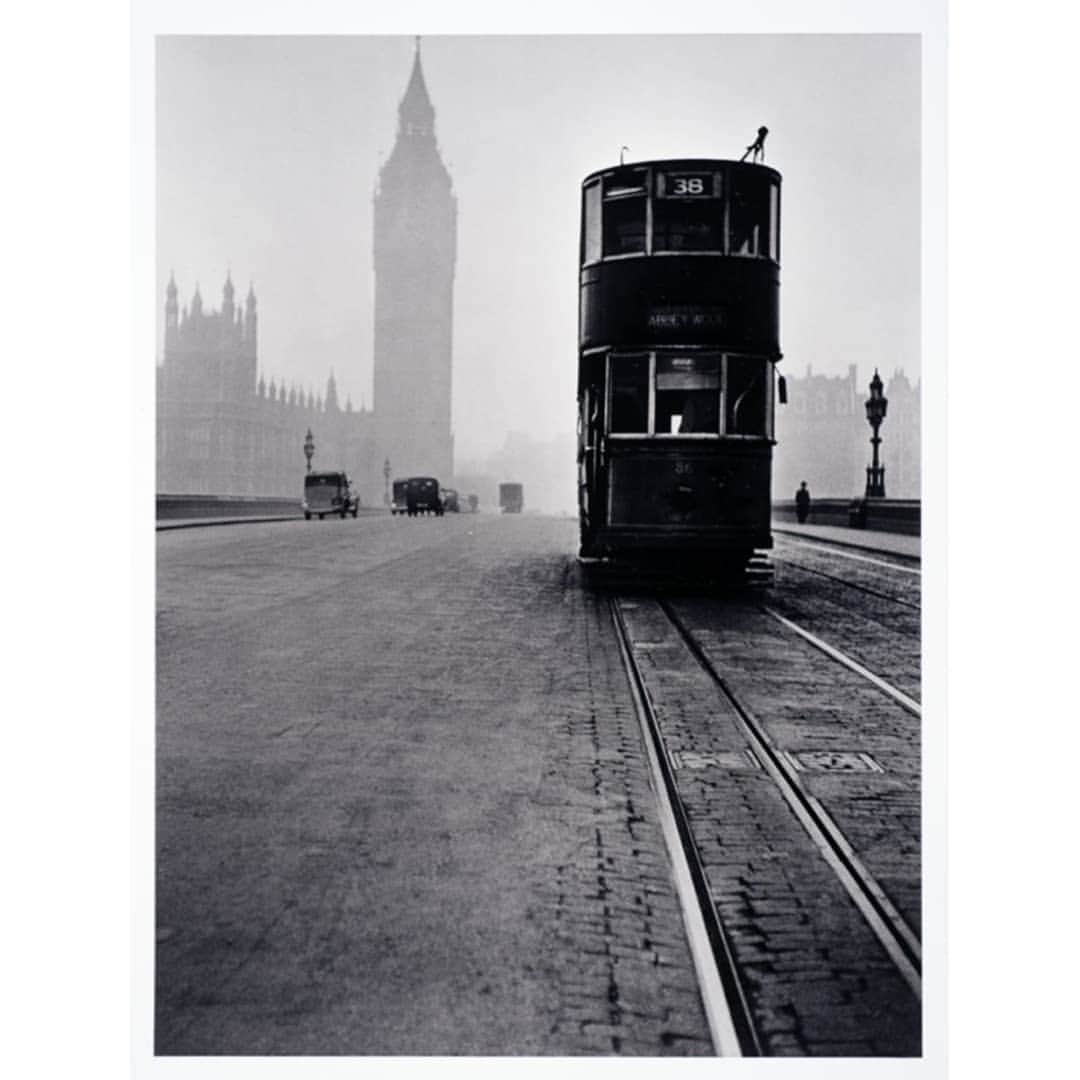 テート・ギャラリーさんのインスタグラム写真 - (テート・ギャラリーInstagram)「#WorkoftheWeek: There's something a bit haunting and sad about Rene Groebli's photograph of a tram, captured on a gloomy Westminster Bridge 70 years ago. ☁️☁️☁️🚊 ⠀⠀⠀⠀⠀⠀⠀ ...a very different sight today!」7月9日 3時18分 - tate