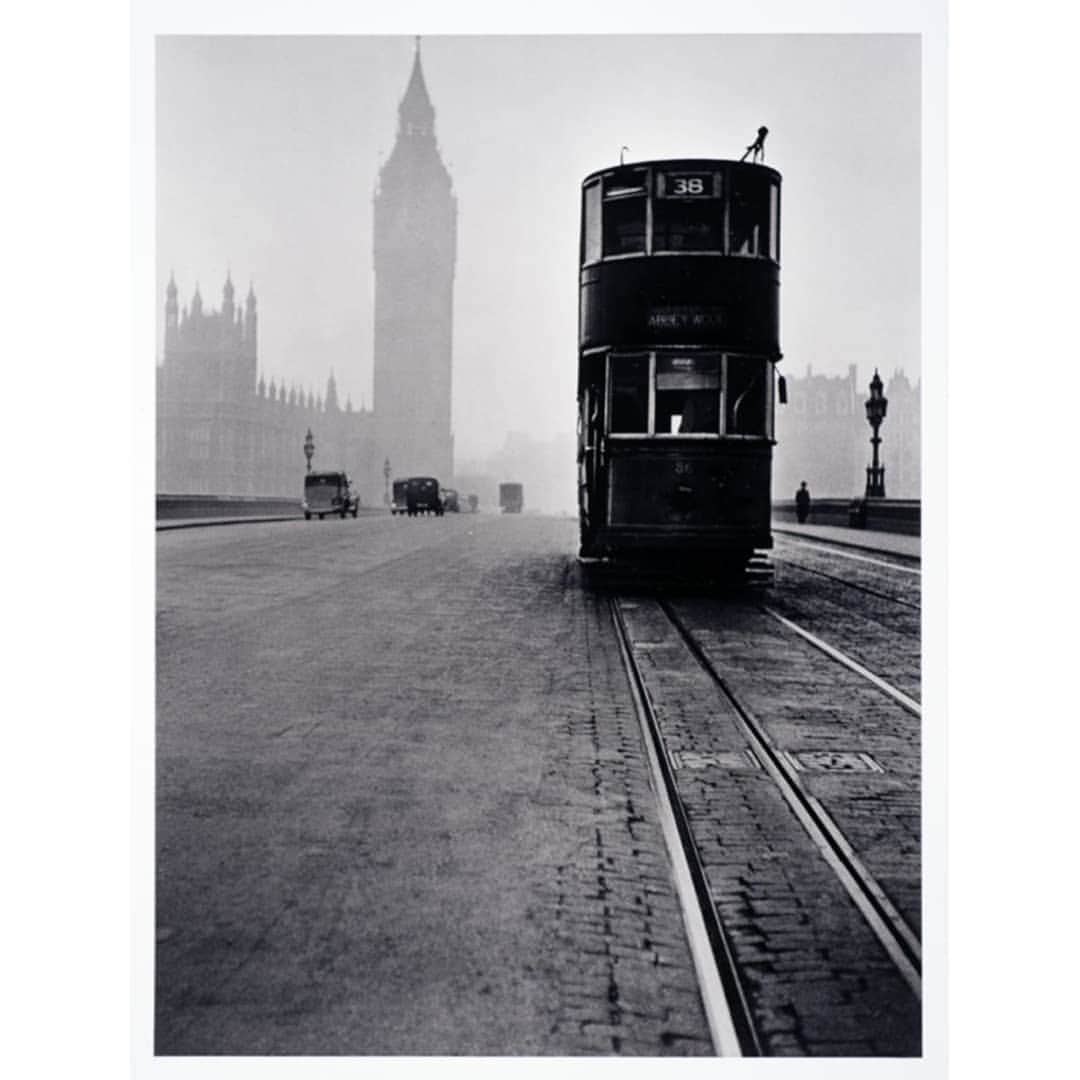 のインスタグラム：「#WorkoftheWeek: There's something a bit haunting and sad about Rene Groebli's photograph of a tram, captured on a gloomy Westminster Bridge 70 years ago. ☁️☁️☁️🚊 ⠀⠀⠀⠀⠀⠀⠀ ...a very different sight today!」