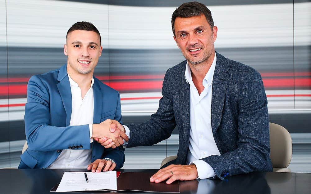 ACミランさんのインスタグラム写真 - (ACミランInstagram)「Welcome to the Rossonero family, @krunicrade_33 🔴⚫ Benvenuto in Rossonero, Rade 🔴⚫ #ForzaMilan」7月9日 3時22分 - acmilan