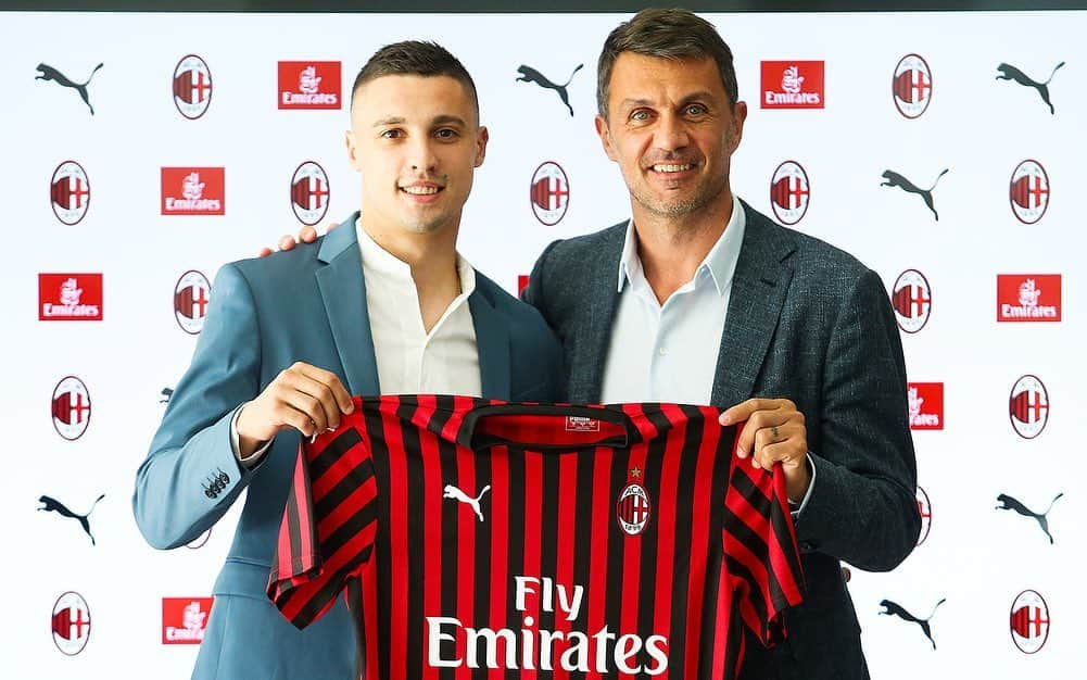 ACミランさんのインスタグラム写真 - (ACミランInstagram)「Welcome to the Rossonero family, @krunicrade_33 🔴⚫ Benvenuto in Rossonero, Rade 🔴⚫ #ForzaMilan」7月9日 3時22分 - acmilan