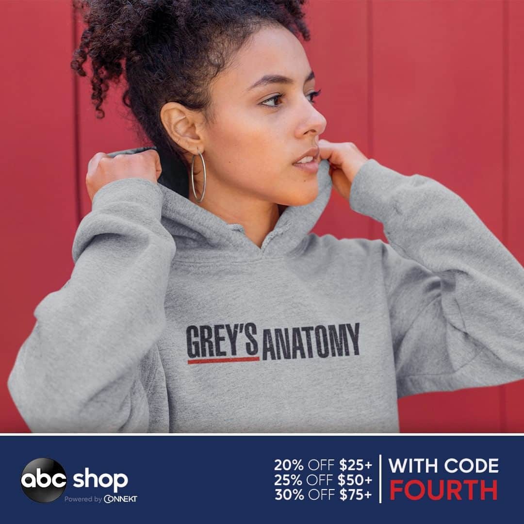 Grey's Anatomyさんのインスタグラム写真 - (Grey's AnatomyInstagram)「We know you're still eyeing that Grey's hoodie. We’re still celebrating Fourth of July weekend with new merch at the ABC shop. Shop now (swipe up in Story).」7月9日 3時22分 - greysabc