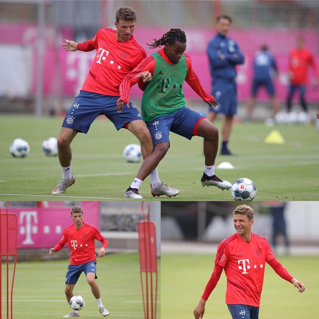 トーマス・ミュラーのインスタグラム：「Back in business 😀👍🏼⚽️ #fcbayern #packmas #esmuellert #miasanmia #thomasmüller #trainingday 📷:@alexanderhassenstein」