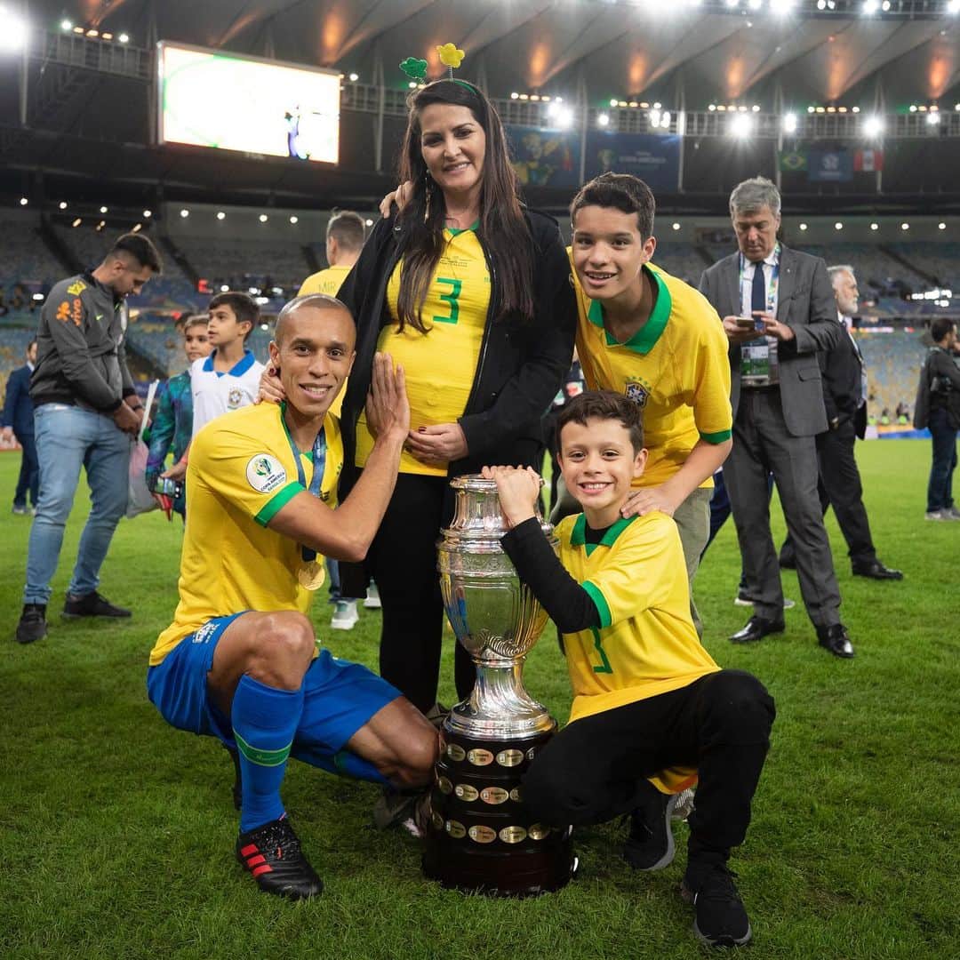 ミランダのインスタグラム：「Minha fortaleza 🙏🏽🇧🇷#familia👪」