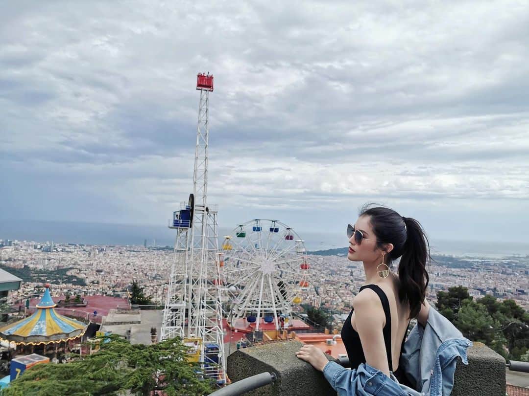 スイ・ヒーのインスタグラム：「🎡 The higher we stand, the farther we see. 🎠」