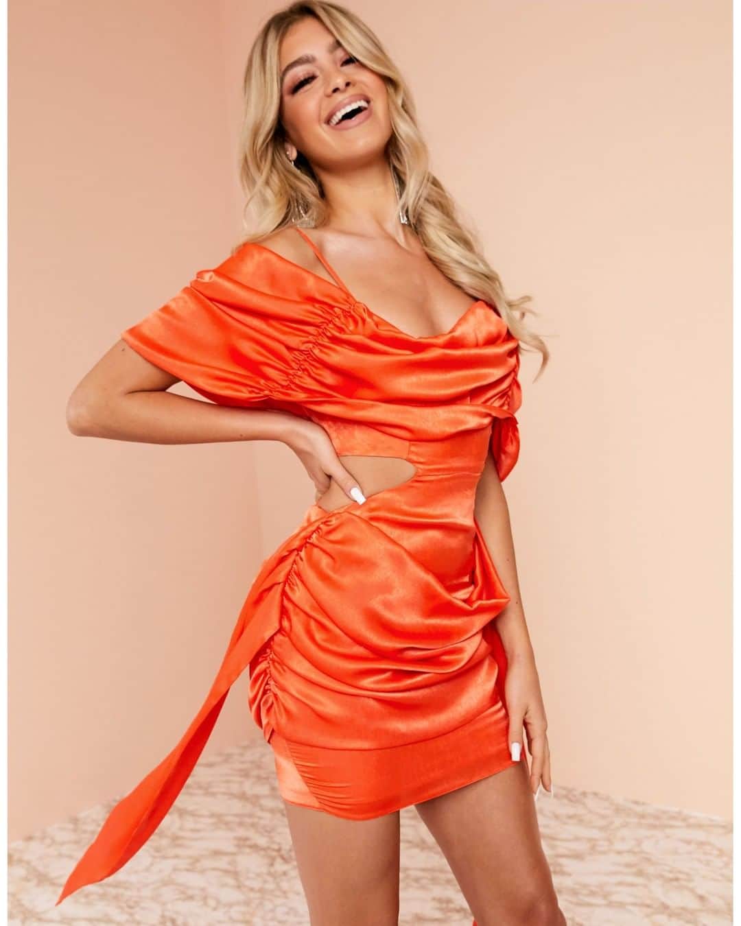 ASOSさんのインスタグラム写真 - (ASOSInstagram)「It might only be Monday, but we know what we're wearing this weekend ☄️ 🔎 ASOS DESIGN Luxe super drape mini dress in orange satin (1481372)」7月9日 3時35分 - asos