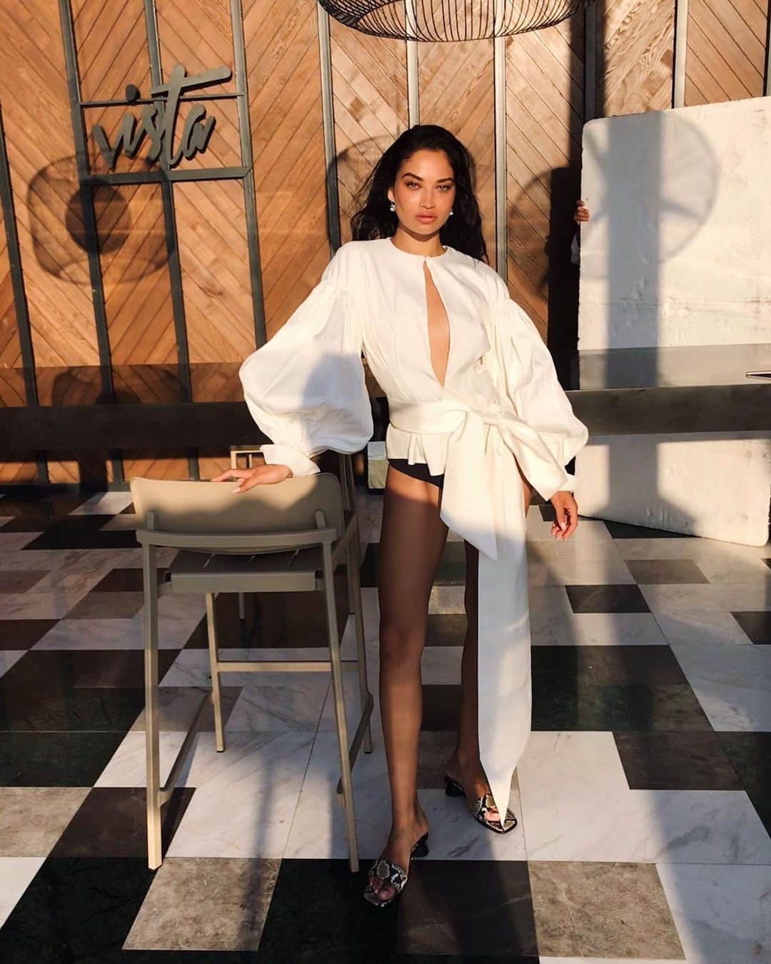 シャニーナ・シャイクのインスタグラム：「behind the scenes in Turkey 🇹🇷!!! My first time here 🙌🏽🙌🏽」