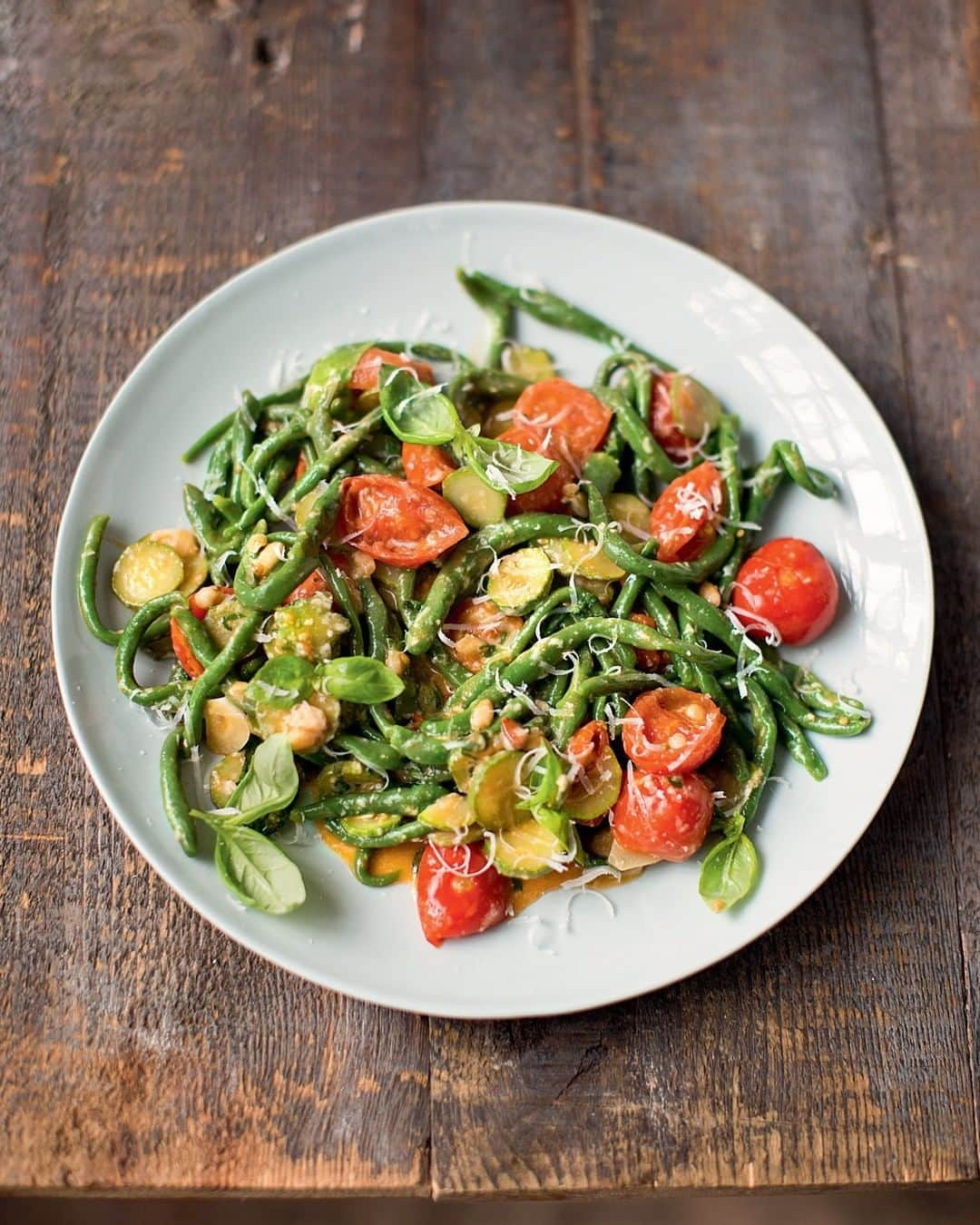 ジェイミー・オリヴァーさんのインスタグラム写真 - (ジェイミー・オリヴァーInstagram)「P190 Super Food Family Classics | My spinach pici pasta is such a fun way to cook with spinach and turn it into a wonderful pasta dish! Full of the good stuff, this is such a good one for #MeatFreeMonday #JamiesVeg」7月9日 3時46分 - jamieoliver