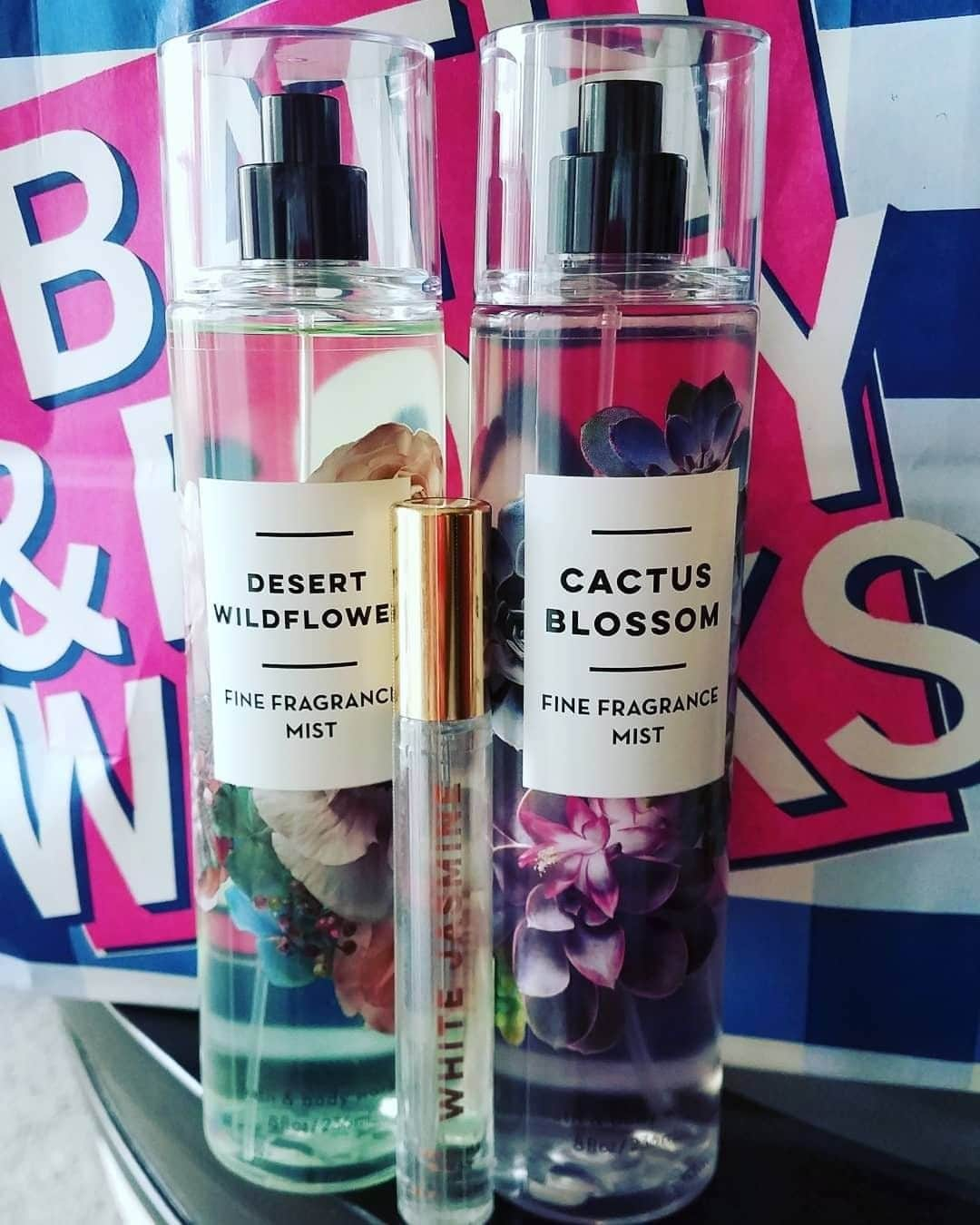 Bath & Body Worksさんのインスタグラム写真 - (Bath & Body WorksInstagram)「🆕 & in stores now! Drop a 🛍 if you’re heading to the mall this week to try our newest fragrances!」7月9日 4時00分 - bathandbodyworks