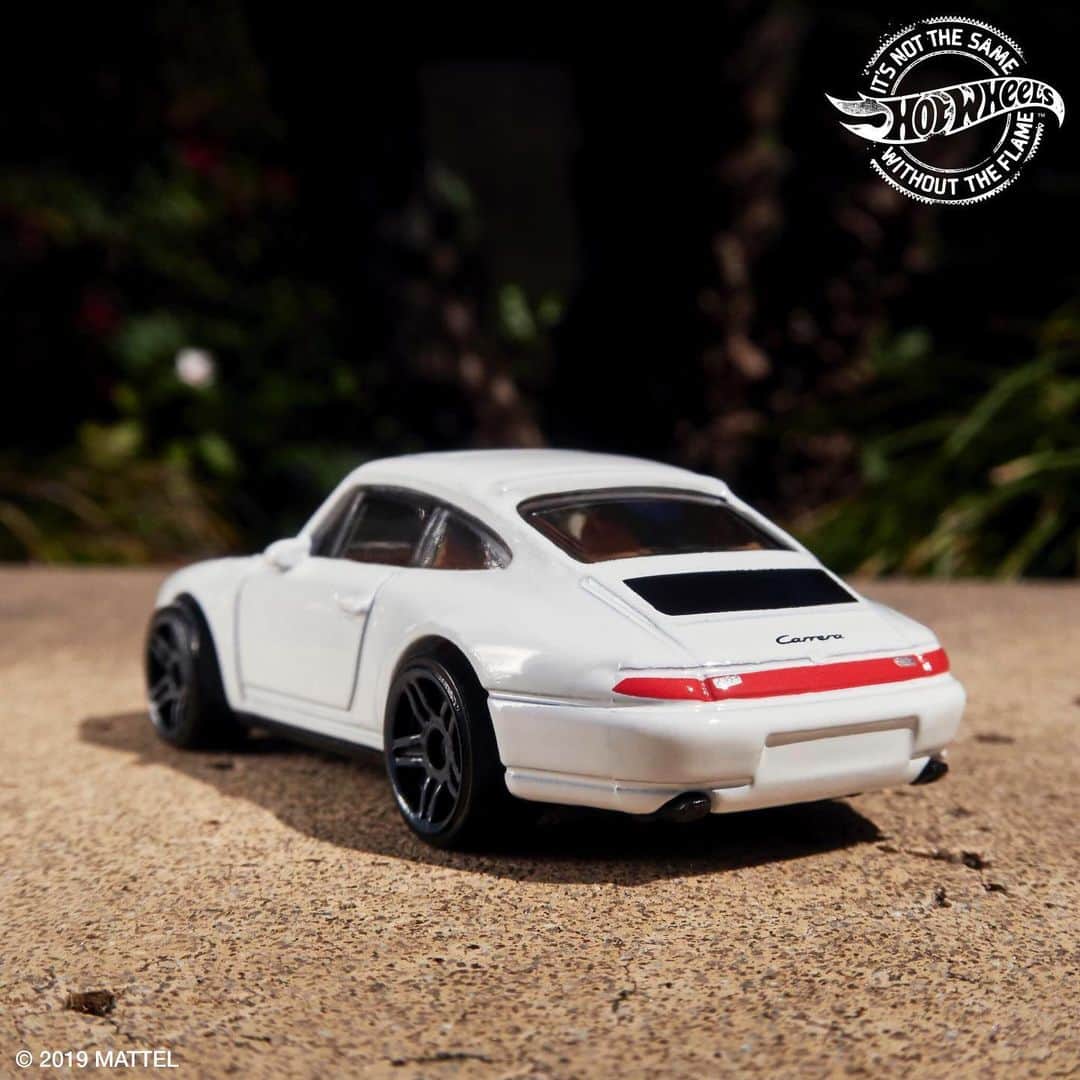 Hot Wheelsさんのインスタグラム写真 - (Hot WheelsInstagram)「The ‘96 Porsche Carrera is a definitive classic, especially in this super-clean white paint job! #HotWheels #Porsche」7月9日 3時53分 - hotwheelsofficial