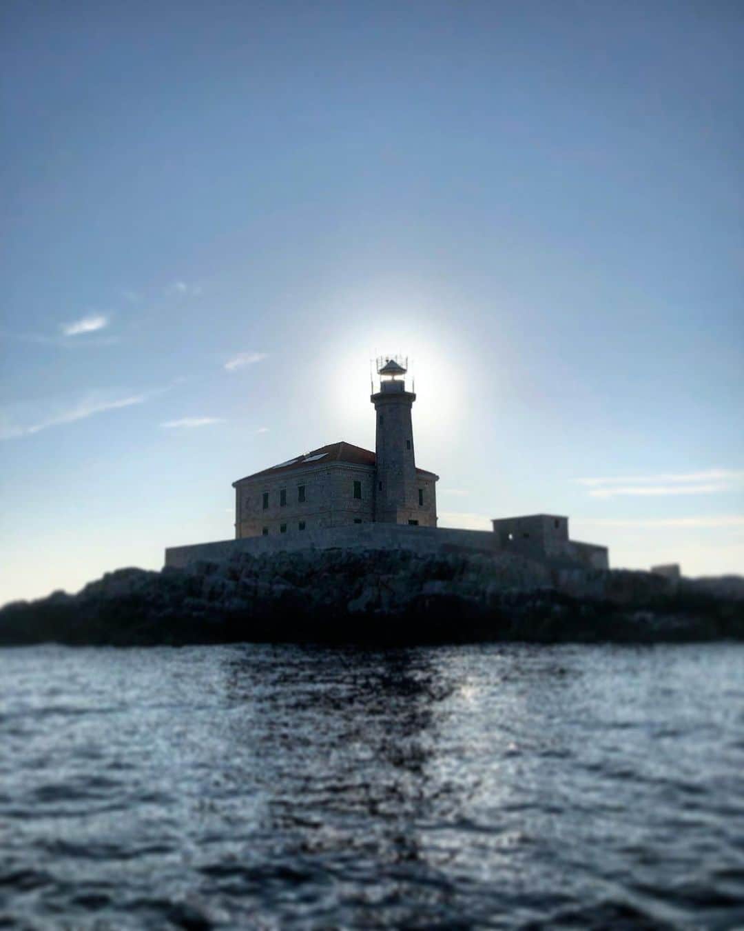 ゴラン・ヴィシュニックさんのインスタグラム写真 - (ゴラン・ヴィシュニックInstagram)「Just a random Adriatic lighthouse... We have many...😳😎😉...🇭🇷... #lighthouse」7月9日 3時56分 - goran_visnjic