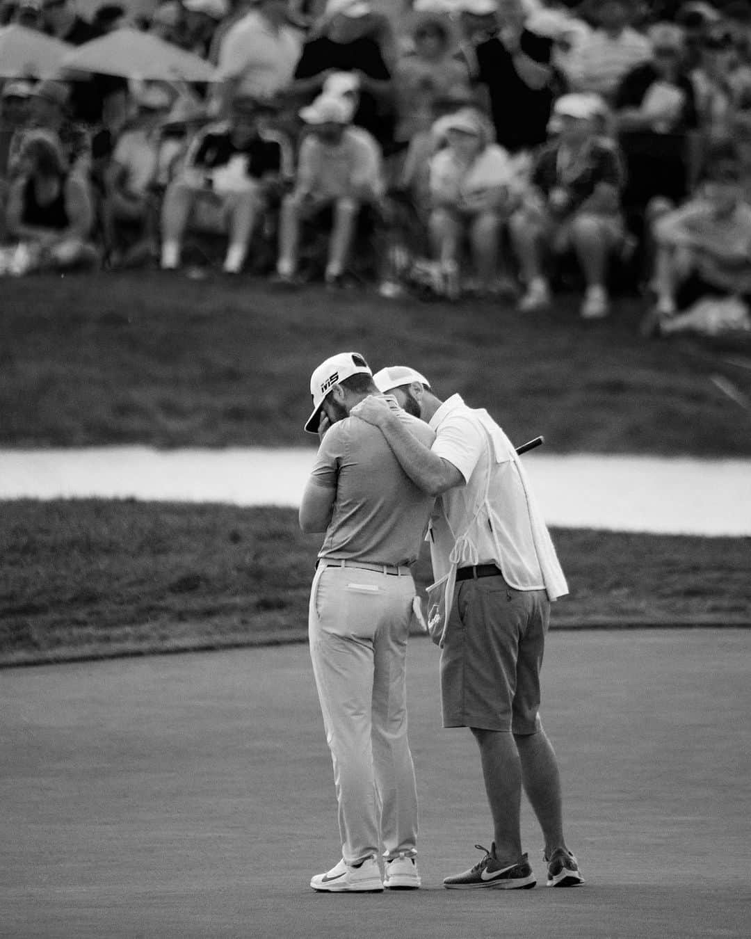 Nike Golfさんのインスタグラム写真 - (Nike GolfInstagram)「“The putt on the last is something that has changed my life forever.” @matthew_wolff5  We all dream it. Some #JustDoIt . . . Photo by: Alex Kormann/Star Tribune via Getty Images (This image was edited for creative purposes)」7月9日 3時58分 - nikegolf