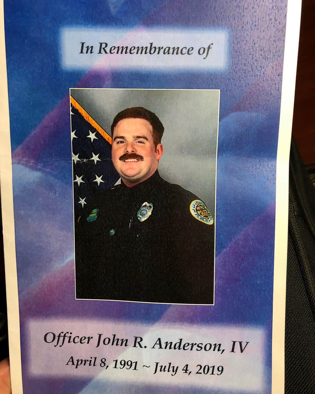 ビリー・レイ・サイラスさんのインスタグラム写真 - (ビリー・レイ・サイラスInstagram)「A moment I’ll never forget, and a day I wished had been so different. My thoughts and prayers to Officer John Anderson’s family and Metro Police Department... humbled and honored to sing #SomeGaveAll」7月9日 3時59分 - billyraycyrus