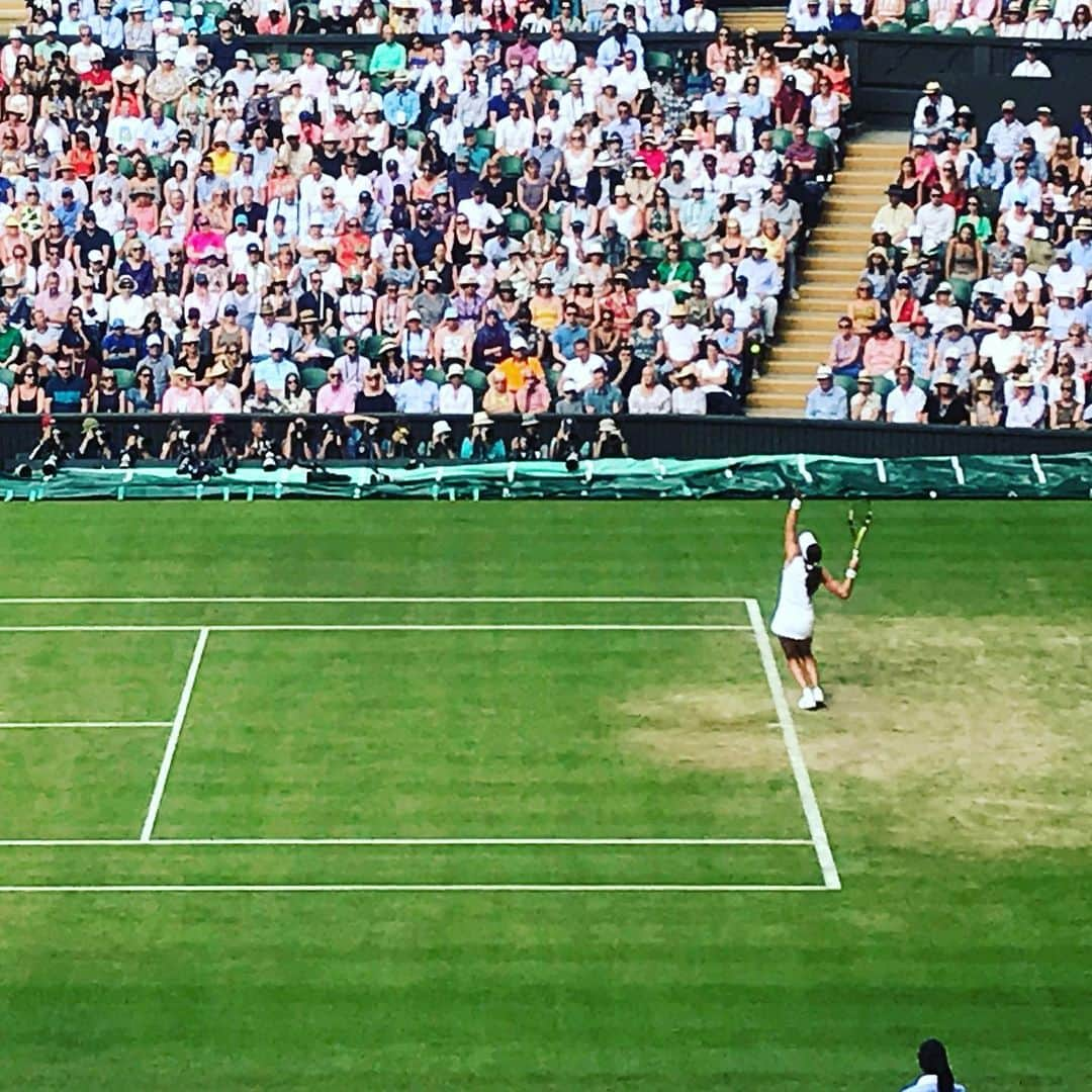 カトリナ･バルフさんのインスタグラム写真 - (カトリナ･バルフInstagram)「Can’t tell from my bad photo but that Johanna Konta moments before she won to go through to the quarter finals. Had an amazing Monday Madness day ... thank you to @ralphlauren for the wonderful hospitality.... @wimbledon 🎾❤️🎾」7月9日 4時09分 - caitrionabalfe