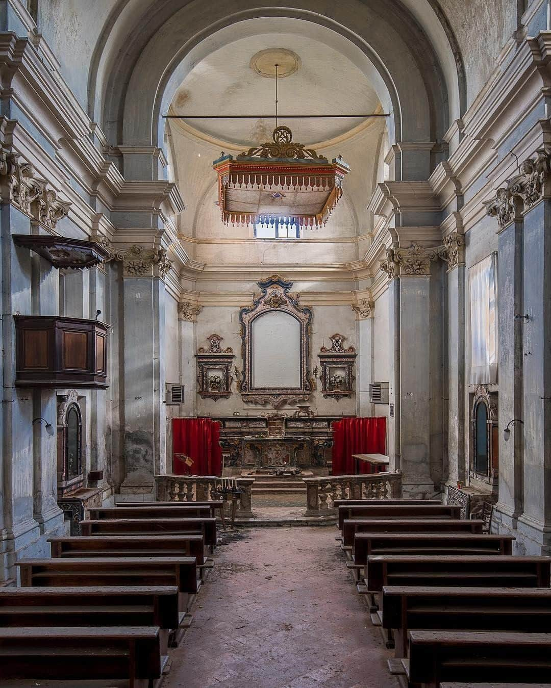 Abandoned Placesさんのインスタグラム写真 - (Abandoned PlacesInstagram)「Decaying church by @traveller_of_the_past . . . . . . #itsabandoned #decay #ruins #explore #urbex #UrbanExploring #history #adventure #abandonedplaces #photography #abandonedphotography #travel #forgotten #abandoned #allabandoned #gramslayers #artofvisuals #AOV #MoodyGrams #illgrammers #HeaterCentral #createcommune #AGameofTones #create #abandonednature #abandonedEurope #urbexphotography #urbandecay #exploreeverywhere #photography」7月9日 4時01分 - itsabandoned