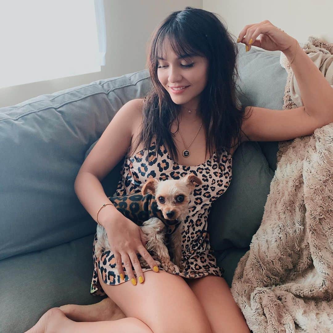 ステラ・ハジェンズのインスタグラム：「but do you match with your pup ever? 🐆 *someone PLEASE caption Ruby’s face」