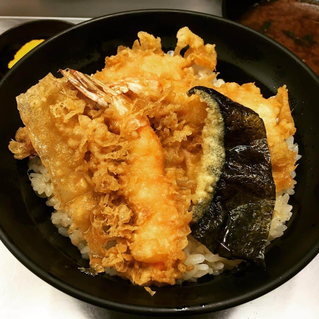 小野瀬雅生さんのインスタグラム写真 - (小野瀬雅生Instagram)「大阪千日前の坂町の天丼屋で天丼の「３」ウマウマ王西の横綱サイコーでサイキョースキスキスー♫ #坂町の天丼屋 #大阪千日前 #天丼 #３ #小野瀬雅生 #ウマウマ王 #西の横綱 #天丼の店 #スキスキスー#サイコーでサイキョー」7月9日 4時06分 - onosemasao