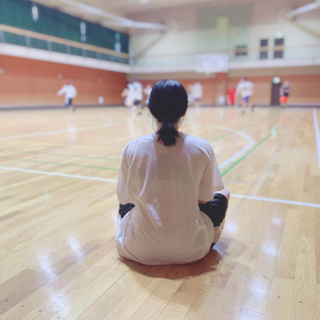 中崎絵梨奈さんのインスタグラム写真 - (中崎絵梨奈Instagram)「この前の #朝バスケ 🏀 見て学ぶことは多い🏀🏀 ゲームはいると何もできないからとりあえずディフェンス頑張る日だった💪笑  #Bリーグ 開幕戦のガード発表されましたね！みなさん開幕戦どこ見に行く予定ですか？🏀💕 あと！ #リンク栃木ブレックス が #宇都宮ブレックス に名前が変わりましたね！  #Bリーグ  #Bリーグ観戦 #bleague #バスケ #バスケットボール #スポーツ観戦女子 #バスケ好きな人と繋がりたい #スポーツ観戦 #バスケ女子 #japan #basketball #スポーツ #sports #アイドル #中崎絵梨奈 #ぷに子」7月9日 4時13分 - chu_erina