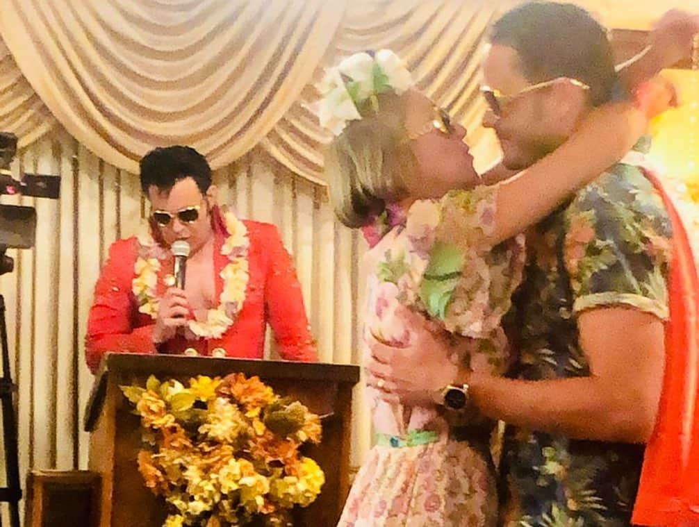 ローレン・アッシュさんのインスタグラム写真 - (ローレン・アッシュInstagram)「A weekend in Vegas celebrating my dear friend @paulcampbellofficial! Reunited with old friends, made new friends and got to witness an epic vow renewal. We did Vegas right, kids.」7月9日 4時13分 - laurenelizabethash