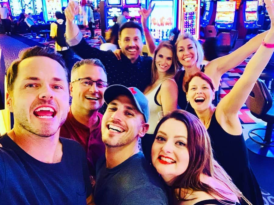 ローレン・アッシュさんのインスタグラム写真 - (ローレン・アッシュInstagram)「A weekend in Vegas celebrating my dear friend @paulcampbellofficial! Reunited with old friends, made new friends and got to witness an epic vow renewal. We did Vegas right, kids.」7月9日 4時13分 - laurenelizabethash