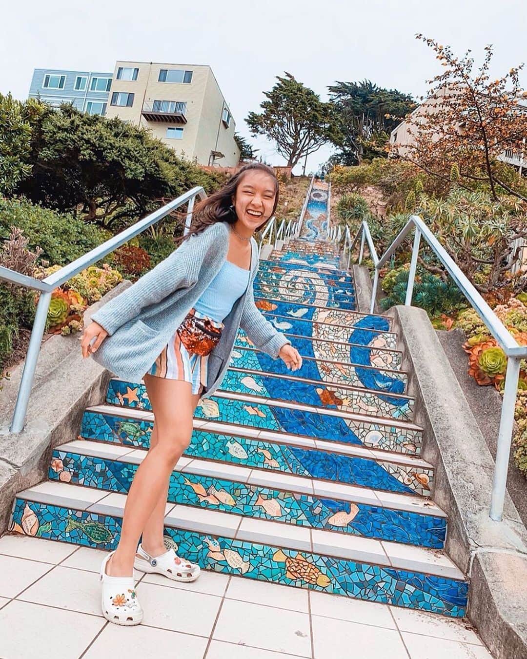 Hollister Co.さんのインスタグラム写真 - (Hollister Co.Instagram)「"Shoot for the moon, even if you miss you’ll land among the {stairs} 💫🌝" 📷: @kristyn_theriot #HollisterCollective」7月9日 4時41分 - hollister
