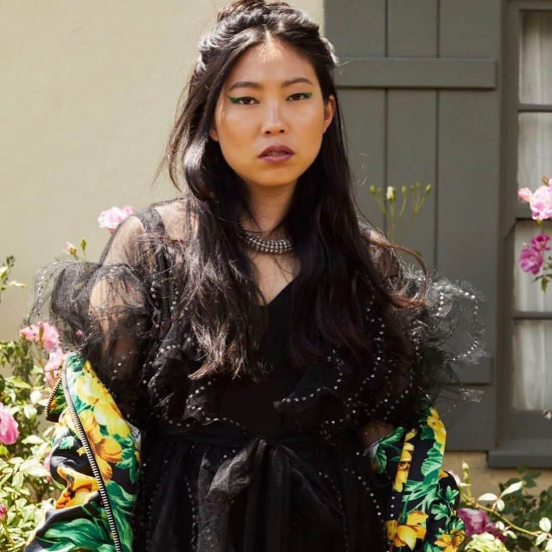 レイチェル・グッドウィンさんのインスタグラム写真 - (レイチェル・グッドウィンInstagram)「@awkwafina not your common garden variety 🌹 📸 for @wwd by @bradtorchia Styling @thealexbadia Hair @kyleeheathhair 💄 #rachelgoodwinmakeup #awkwafina」7月9日 5時04分 - rachelgoodwinmakeup