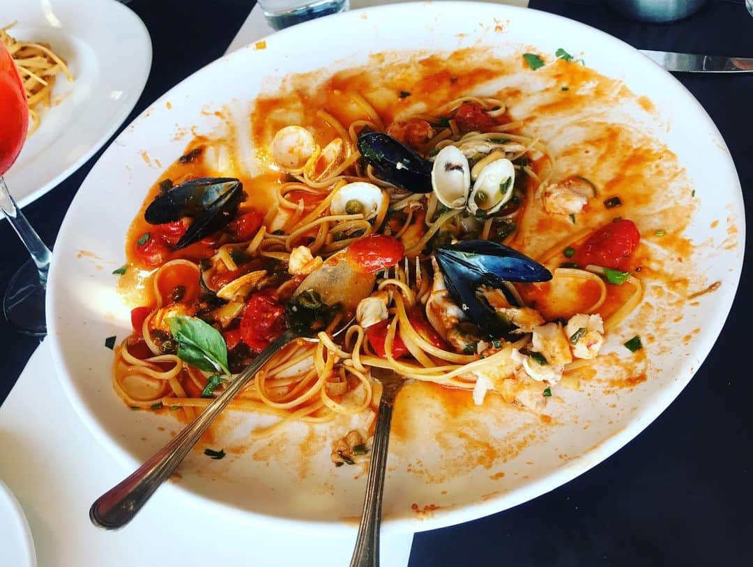 トームさんのインスタグラム写真 - (トームInstagram)「The view from #Spilia home of the most insanely priced pasta in the world. Seriously. Also, delish! #mykonos #greece #tometravels」7月9日 5時06分 - tomenyc