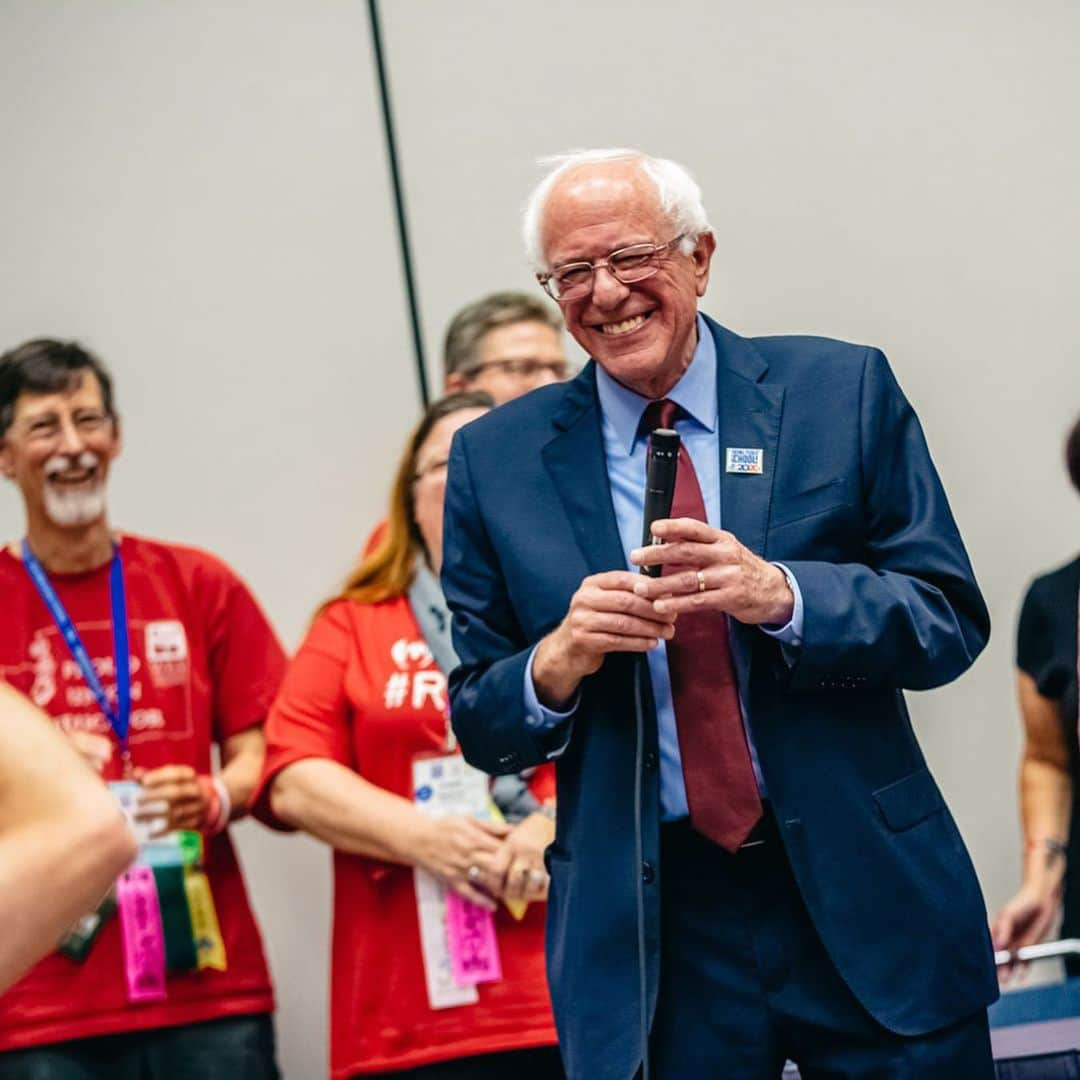 バーニー・サンダースさんのインスタグラム写真 - (バーニー・サンダースInstagram)「The teachers of America, who have had the courage to march in the streets to demand greater investment in public education, are an inspiration. #RedforEd」7月9日 5時18分 - berniesanders