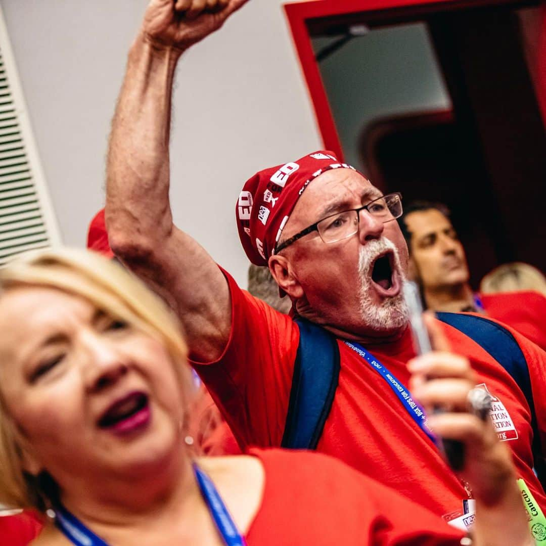 バーニー・サンダースさんのインスタグラム写真 - (バーニー・サンダースInstagram)「The teachers of America, who have had the courage to march in the streets to demand greater investment in public education, are an inspiration. #RedforEd」7月9日 5時18分 - berniesanders