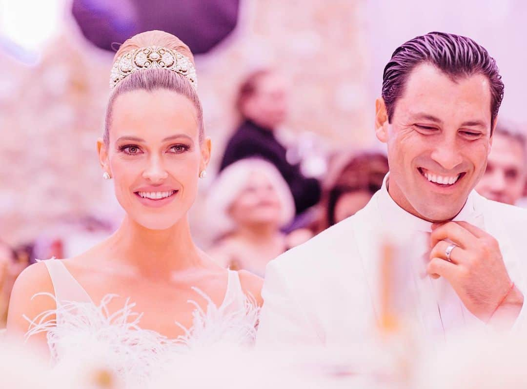 Peta Murgatroydさんのインスタグラム写真 - (Peta MurgatroydInstagram)「Looking into the future like..... 😍 Happy 2nd Anniversary my love @maksimc」7月9日 5時14分 - petamurgatroyd