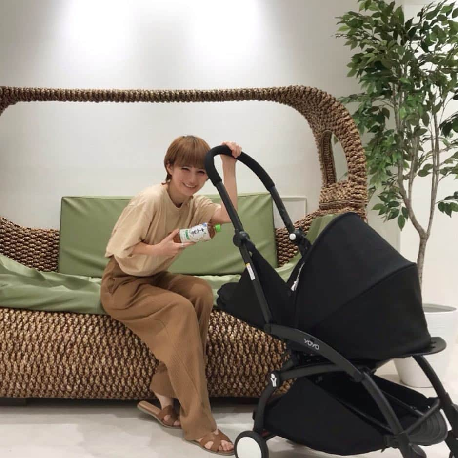 長谷川あやさんのインスタグラム写真 - (長谷川あやInstagram)「👶👶👶 #ベビーカー熱中症予防 #十六茶 #マロニエゲート銀座2 #ベビーカーOK #PR ・ ・ ・ ベビーカーでの外出中も 気兼ねなく涼むことができる クールダウンスポットが あるということでマロニエゲート銀座2に 小夏と一緒にお邪魔してきたよ💛 ・ 子供と一緒におでかけのときって 授乳室やオムツ替えのこと そして休めるところがあるのかを 下調べしてから行かないと 不安なのでこのような クールダウンスポットがあるのは ベビーカー熱中症予防にもなるから とっても嬉しいしお出かけしやすいので とっても助かる😍🙌💓 ・ 本日7月9日そして13日～15日に 十六茶のサンプリング イベントも開催しているので ぜひ遊びに行ってみて下さい😋‼️」7月9日 14時49分 - ayasuke_0516