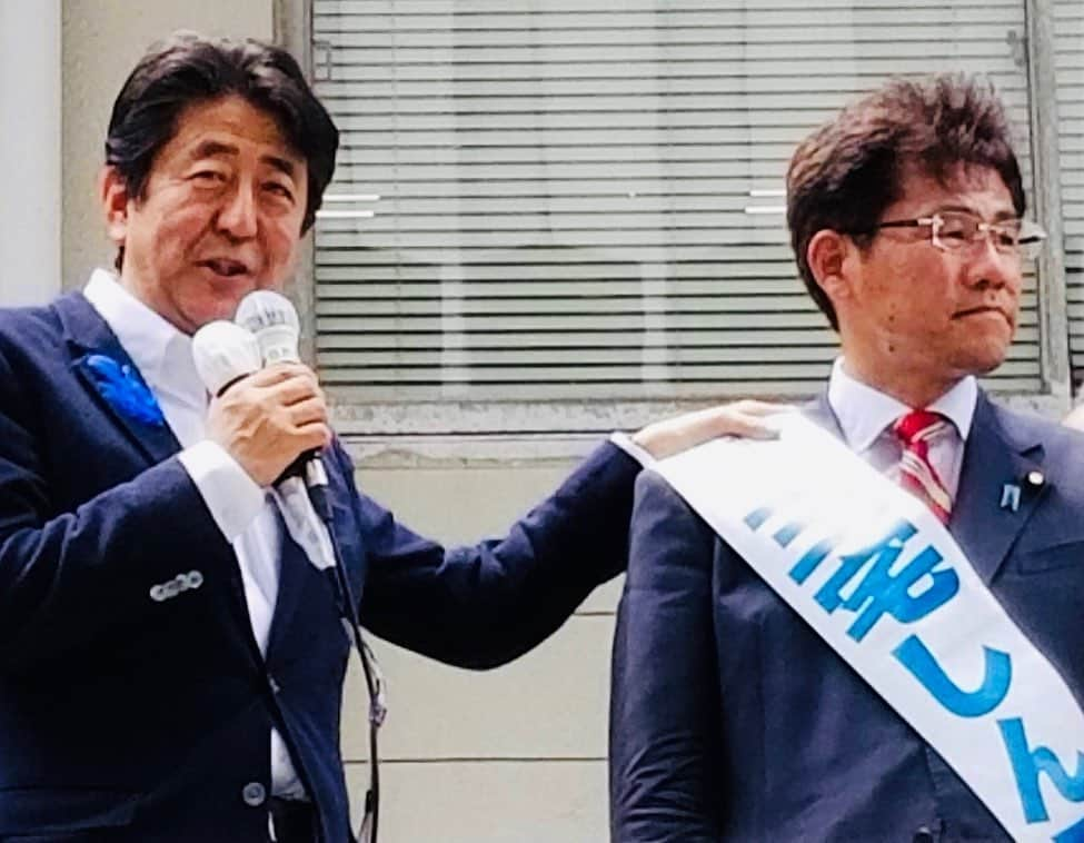 平井卓也さんのインスタグラム写真 - (平井卓也Instagram)「安倍総裁を招いて香川県内3ヶ所で街頭演説会をやらせていただきました。平日にもかかわらず全ての会場には多くの支援者の方々駆けつけてくれました。三宅しんご候補が当選できるように、最後の最後まで全力を尽くします。ありがとうこざいました。#三宅しんご #平井卓也 #安倍晋三 #自民党 #街頭演説会 #参議院選挙」7月9日 14時52分 - hiratakuchan0125