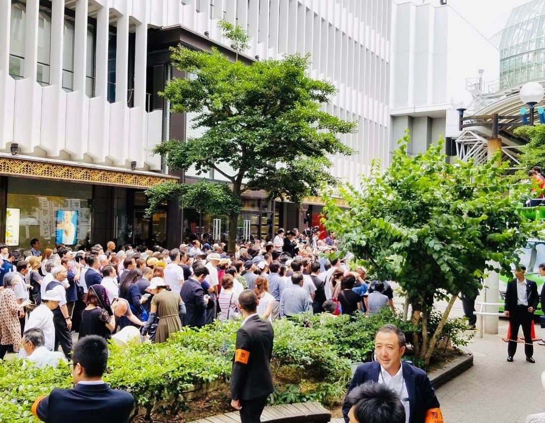 平井卓也さんのインスタグラム写真 - (平井卓也Instagram)「安倍総裁を招いて香川県内3ヶ所で街頭演説会をやらせていただきました。平日にもかかわらず全ての会場には多くの支援者の方々駆けつけてくれました。三宅しんご候補が当選できるように、最後の最後まで全力を尽くします。ありがとうこざいました。#三宅しんご #平井卓也 #安倍晋三 #自民党 #街頭演説会 #参議院選挙」7月9日 14時52分 - hiratakuchan0125