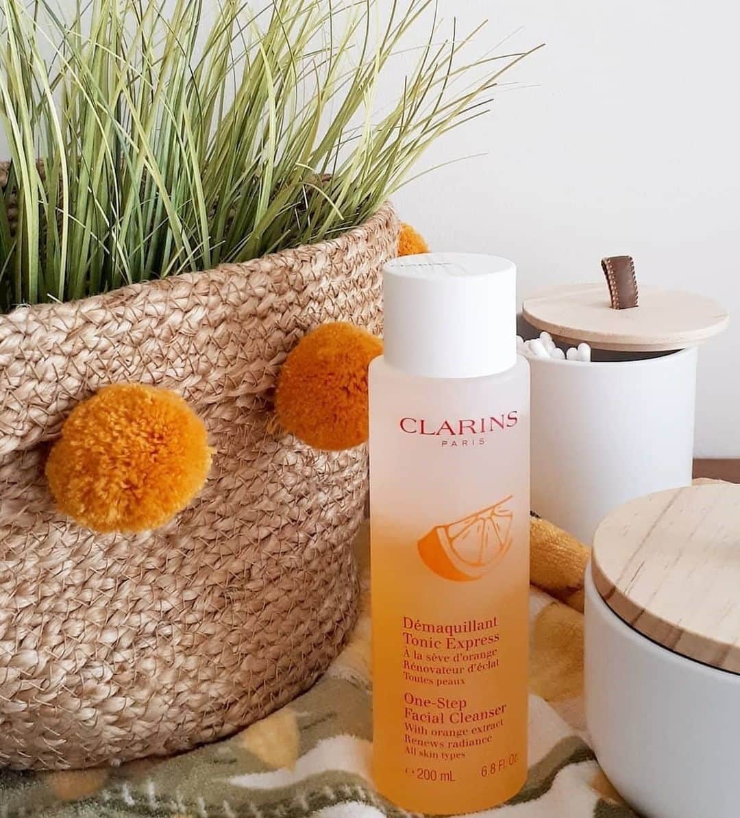 ClarinsUKさんのインスタグラム写真 - (ClarinsUKInstagram)「A cleanser that multitasks 🙌 That's right, cleanse, tone and refresh in just one easy step 📷: @theslowpace #Clarins」7月9日 15時00分 - clarinsuk
