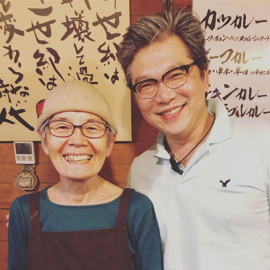 三上市朗のインスタグラム：「今年も弾丸だけど京都に行けて「ビィヤント」のカレーを食べることが出来ました！ 去年に続いておばさんと一枚！これからも度々京都に行けますように！ #ビィヤント」