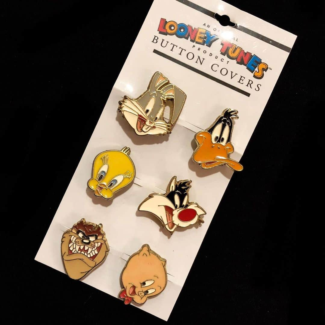 おもちゃやSPIRALさんのインスタグラム写真 - (おもちゃやSPIRALInstagram)「1993 Looney Tunes Button Cover入荷しました！  セットで4500円です！  こちらもSALE対象です😊🌈」7月9日 15時39分 - spiral_toy