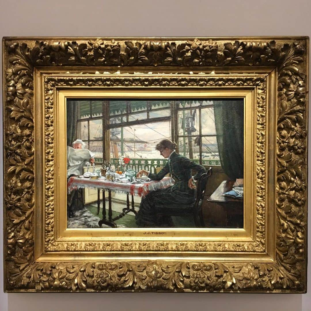 サザビーズさんのインスタグラム写真 - (サザビーズInstagram)「‘Room Overlooking the Harbour’ by James-Jacques-Joseph Tissot shows a young woman reading in the dining-room of a seaside hotel on a warm summer’s day, enjoying the cooling ocean breeze through the open window. The model for the painting was Kathleen Newton, the great love of Tissot’s life who was simply referred to as ‘la mystérieuse’ for over half a century until her niece came forward with memoirs in 1971. From the moment Tissot saw Kathleen he was besotted with her but as an Irish Catholic divorcée she would have been considered déclassé in #Victorian society and therefore he could not marry her. They openly lived together in the artist’s London home, where invitations ceased to arrive as ‘Society’ turned its back on them both. _ The setting for the painting was probably the seafront rooms of a hotel in Ramsgate, one of the fashionable south-coast resorts in the late nineteenth century that was within easy reach of London. This beautiful picture is on view in our #London galleries, ahead of Thursday’s sale of #Victorian, #Pre-Raphaelite & #British #Impressionist Art. #SothebysVictorian」7月9日 15時37分 - sothebys