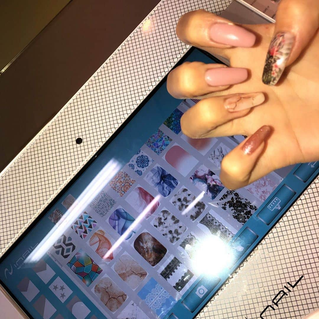 やしろななさんのインスタグラム写真 - (やしろななInstagram)「Nail  Mix池袋店さんでプリントネイル してきた〜💗 ・ 落ち着いたピンクに夏っぽいデザインにしたよ！色合いまじタイプ！プリントネイルも凄くて感動しました🥺 ・ minimoは簡単に予約できるから是非使って予約してみてね！ ・ #超minimo美容部 #minimo #ミニモ  #PR #ネイルアート #プリントネイル  #nails #nailrobo #ネイルロボ #NailRobo #malimix #ネイルミックス #NailMix  #美爪 #ネイルサロン #アイネイル #2019 #夏ネイル #美甲 #ネイルデザイン #ネイル池袋 #ネイル銀座 #ネイル自由が丘 #ネイル新宿」7月9日 15時48分 - 8467_0