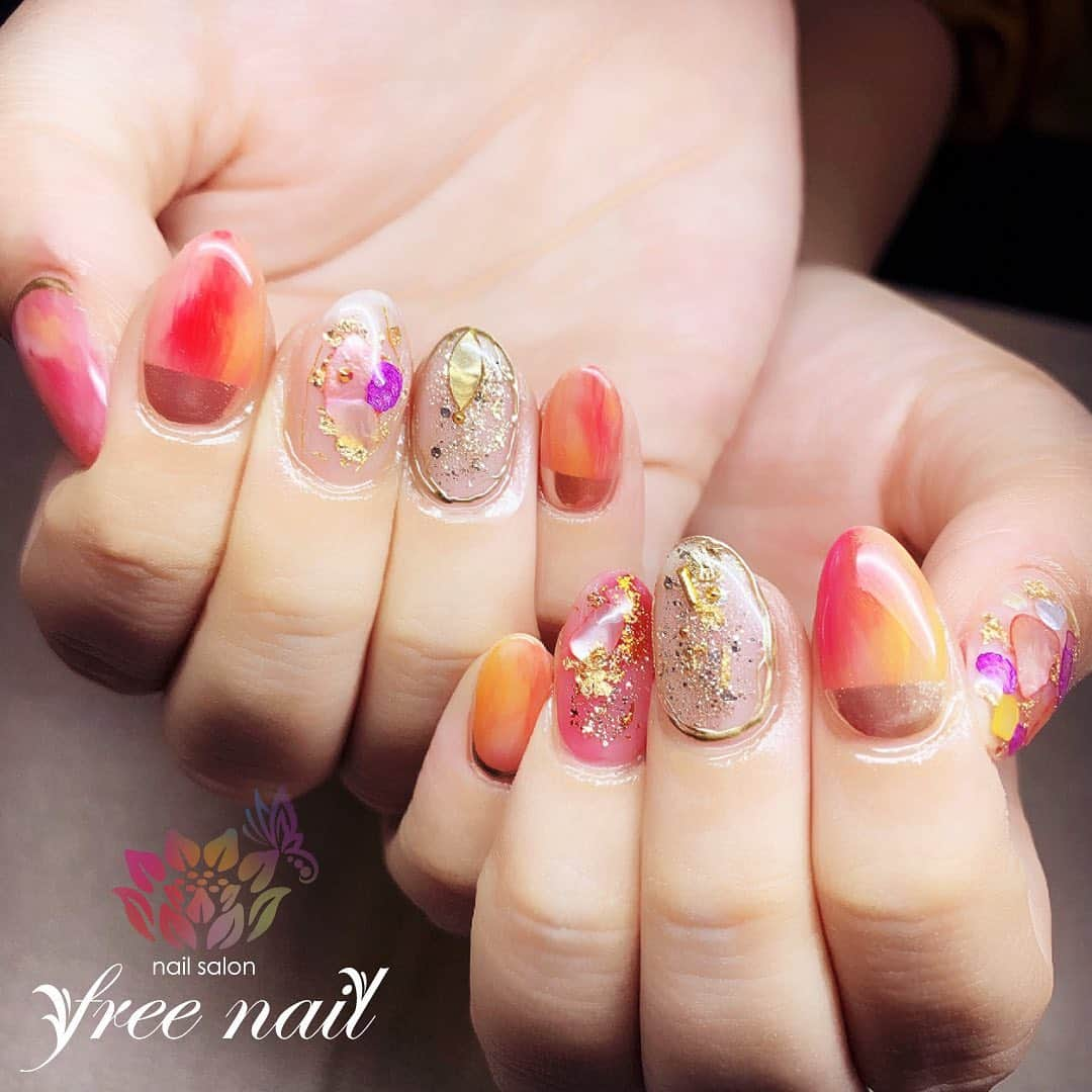 ネイルアーティストRYさんのインスタグラム写真 - (ネイルアーティストRYInstagram)「. タイダイネイル💅🏻🧡💗✨ . 夏らしいカラーとデザイン🌞✨ . #ネイリスト #ネイルアーティスト #ネイルアート #ネイルチェンジ #ネイルサロン #自宅ネイルサロン #大阪ネイルサロン #ネイルパーツ  #ネイルスクール #ネイル動画 #ジェルネイル #ネイルデザイン #タイダイネイル #ニュアンスネイル #ミラーネイル #シェルネイル #シェルストーン #金箔ネイル #ラメネイル #オレンジネイル #ピンクネイル #クリアネイル #デザインネイル #トレンドネイル #シンプルネイル #ショートネイル #夏ネイル #サマーネイル #美甲 #日式美甲」7月9日 15時44分 - nail_artist_rm