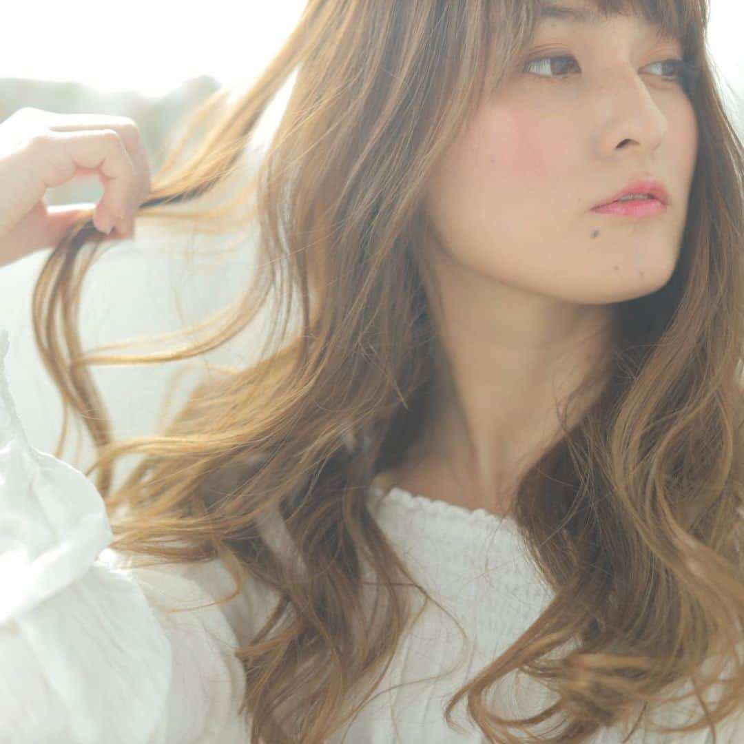 奥山夏織さんのインスタグラム写真 - (奥山夏織Instagram)「久しぶりに#サロン撮影 のデータをいただいたので載せます😊 先日美容室#allure さんの撮影をしてきました💓 ・ ふわふわに撮影していただけて嬉しい😊✨ストレートも載せてます✨ @allure_shu さんの作品です♪ ・・・ #salonmodel #salon #model #サロンモデル #サロモ #撮影 #サロン撮影 #longhair #ロングヘア #hairstyle #hairmodel #ヘア撮影 #サロン #ヘア #instahair」7月9日 15時45分 - okuyama_kaori