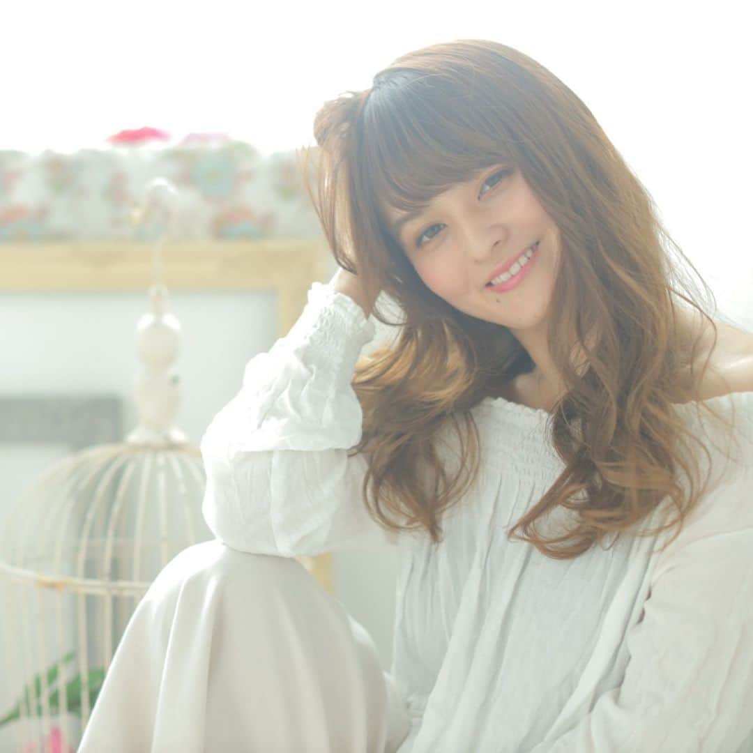のインスタグラム：「久しぶりに#サロン撮影 のデータをいただいたので載せます😊 先日美容室#allure さんの撮影をしてきました💓 ・ ふわふわに撮影していただけて嬉しい😊✨ストレートも載せてます✨ @allure_shu さんの作品です♪ ・・・ #salonmodel #salon #model #サロンモデル #サロモ #撮影 #サロン撮影 #longhair #ロングヘア #hairstyle #hairmodel #ヘア撮影 #サロン #ヘア #instahair」