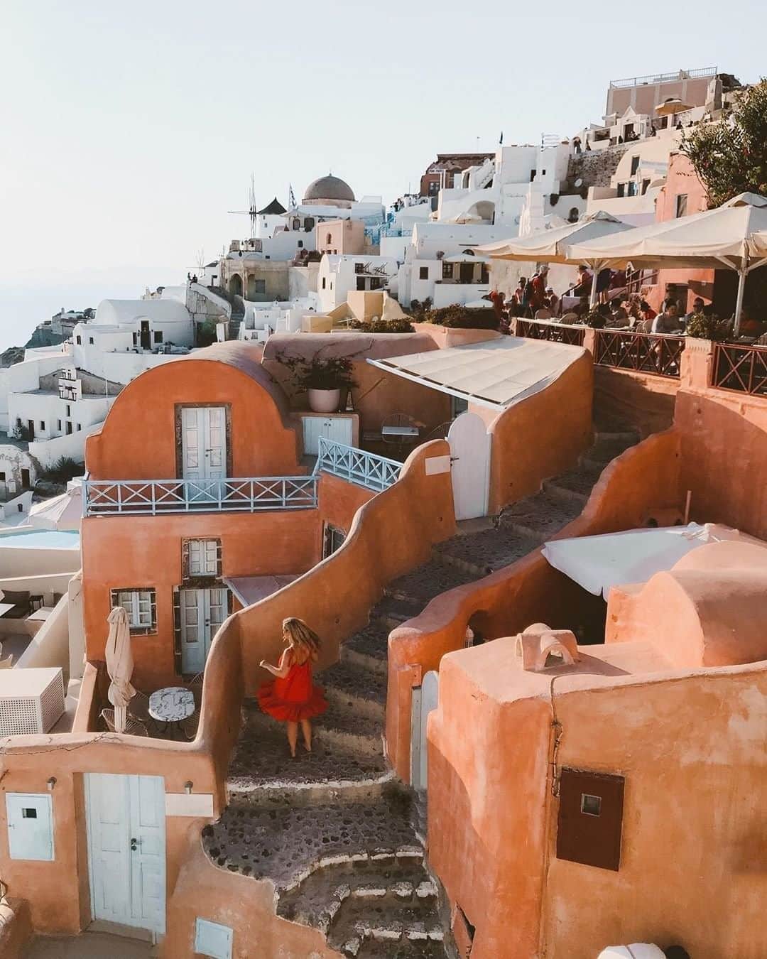 アクセサライズのインスタグラム：「Travel Tuesdays spent twirling in our little red number 💃 🔍 Similar (6974886050) - pictured available in store 📷 @megbeaudry  Tap the link in the bio to shop now.  #Accessorize #Accessorizer #travel #TravelTuesday」