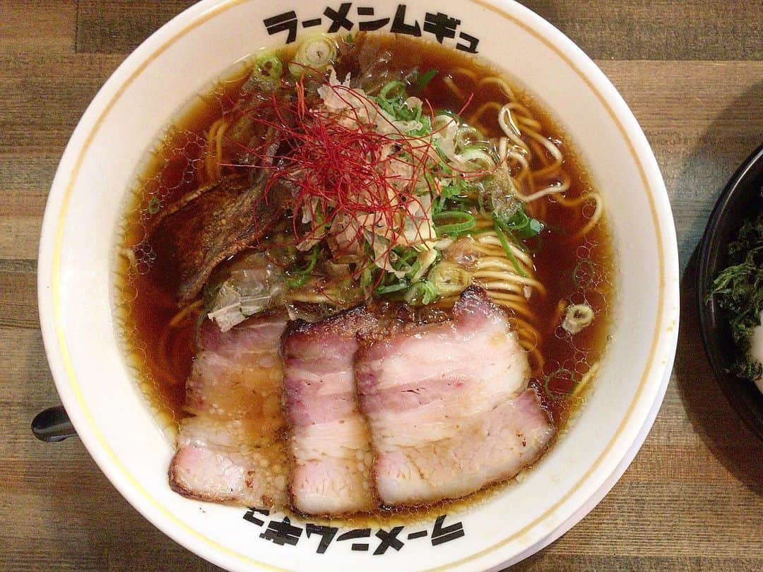 池内万作さんのインスタグラム写真 - (池内万作Instagram)「今日は休みなので朝ラン後、ラーメンを。 路地好きにはたまらない立地っすねw 黒のスペシャルを食べてお腹いっぱい♪ 白とまぜそばもあるみたいだし、また時間があれば行ってみようと思います〜。 #イケウチの出張 #イケウチの単独飯 #池内麺作」7月9日 16時04分 - mandeshita