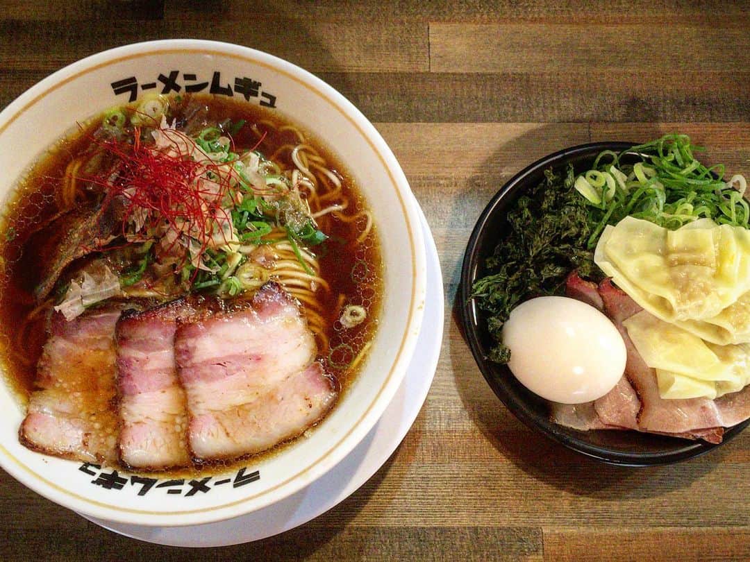 池内万作さんのインスタグラム写真 - (池内万作Instagram)「今日は休みなので朝ラン後、ラーメンを。 路地好きにはたまらない立地っすねw 黒のスペシャルを食べてお腹いっぱい♪ 白とまぜそばもあるみたいだし、また時間があれば行ってみようと思います〜。 #イケウチの出張 #イケウチの単独飯 #池内麺作」7月9日 16時04分 - mandeshita