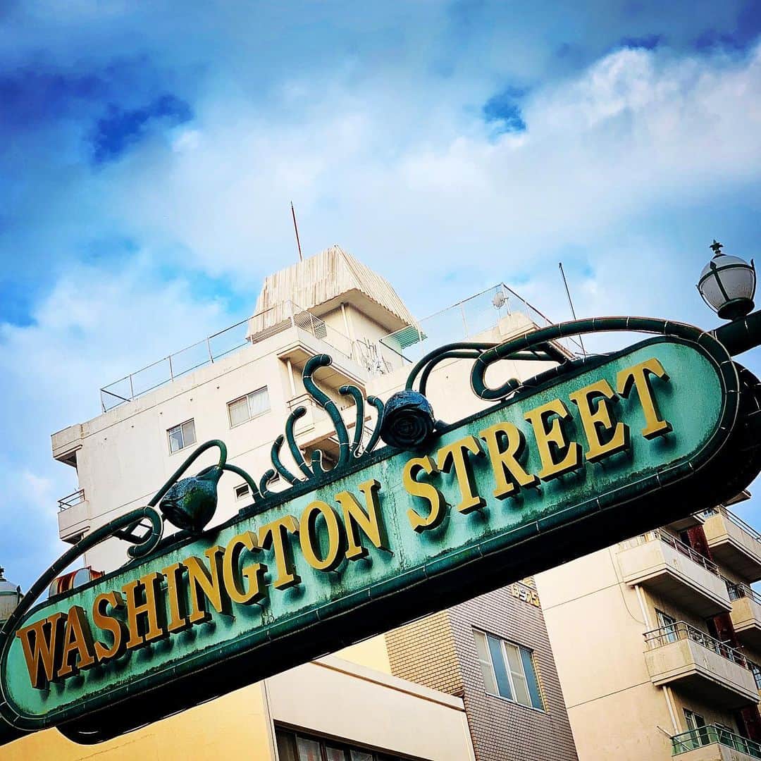 YOICHIのインスタグラム：「#washingtonstreet #sign」