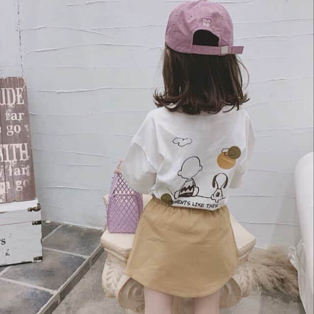 子供服のbig foRE:stさんのインスタグラム写真 - (子供服のbig foRE:stInstagram)「. キャラロゴプリントTEE【T077】 . おはようございます🌞 昨日子供のプールバッグにタオルを入れ忘れていたみたいで、『ママ今日タオルなかったよ。拭かずにそのまま服着たし』と事後報告を受けました。 さすがに申し訳なさすぎた夜でした😭 . さて、バックプリントがかわいすぎるこちらのTシャツ❤︎ シンプルになりがちななつのコーデを一瞬でおしゃれにしてくれるうれしいアイテムです🥰 . . #子供服 #キッズコーデ #韓国子供服 #kidscode #outfit #おでかけコーデ#海外子供服  #おしゃれさんと繋がりたい #kidsjapan #セレクトショップ #女の子コーデ  #男の子コーデ#女の子ママ#男の子ママ#インポート#ママリ #コドモノ #ベビフル#秋アイテム#お洒落さんとつながりたい#ママハグ#ninas#rainbow#キッズTシャツ」7月9日 7時27分 - olpemi_