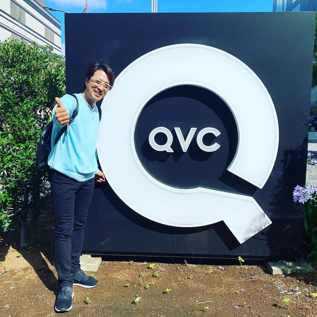 黒田アーサーさんのインスタグラム写真 - (黒田アーサーInstagram)「久しぶりのQVC！7/27(土)にデビューする女性用サングラス 「EYE's CLOUD by Arthur K」アンバサダーとして出演します！朝7時〜と12時〜の2回❣️昨日は打ち合わせがあり、当日1回目のナビゲーター長谷井さんと帰りに記念撮影😊長谷井さんはとっても明るくて、綺麗で素敵💕当日が今から楽しみです！！#QVC#7月27 #初登場#女性を美しく演出するアイウエア#EYE'sCLOUD by Arthur K#アンバサダー#黒田アーサー#ナビゲーター#長谷井えみ子#kurodaarthur  #배우 #쿠로다아사#일본배우#エクスポジション原宿 #サマーセーター」7月9日 7時28分 - kuroda_arthur